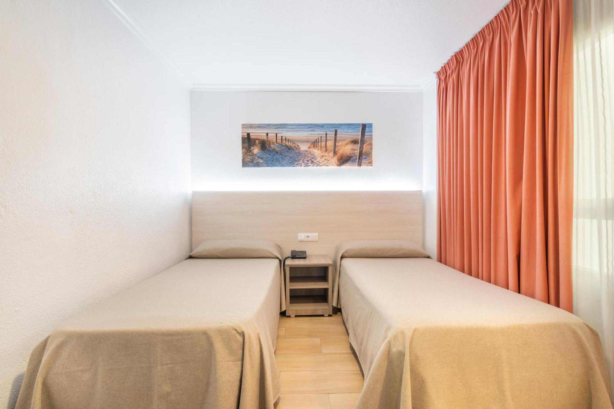 Hostal Pensimar El Altet Bagian luar foto