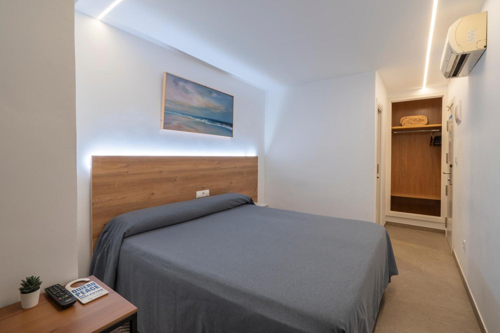 Hostal Pensimar El Altet Bagian luar foto