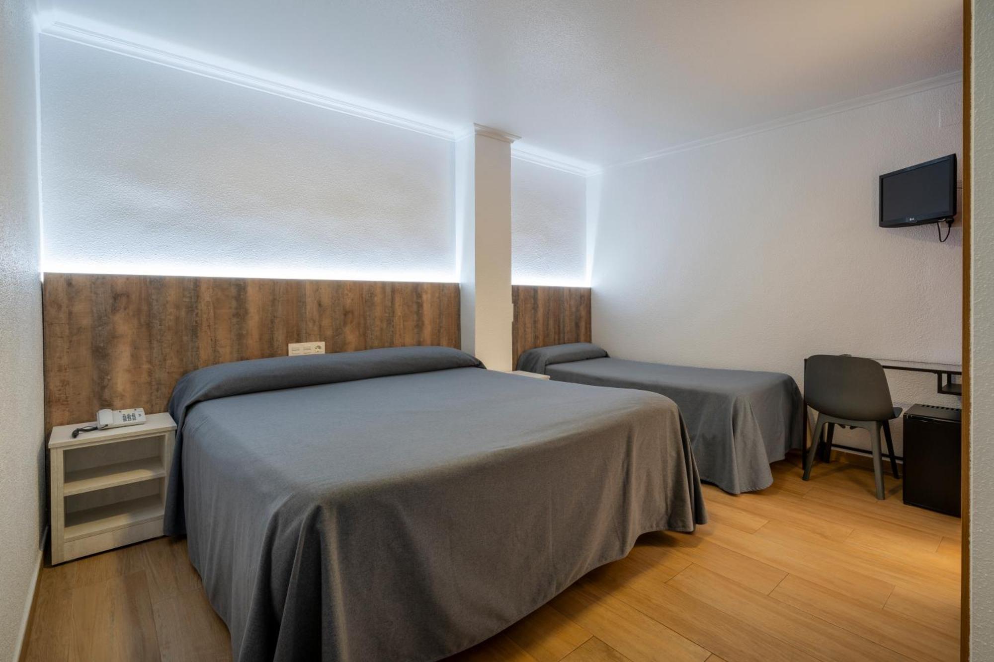 Hostal Pensimar El Altet Bagian luar foto