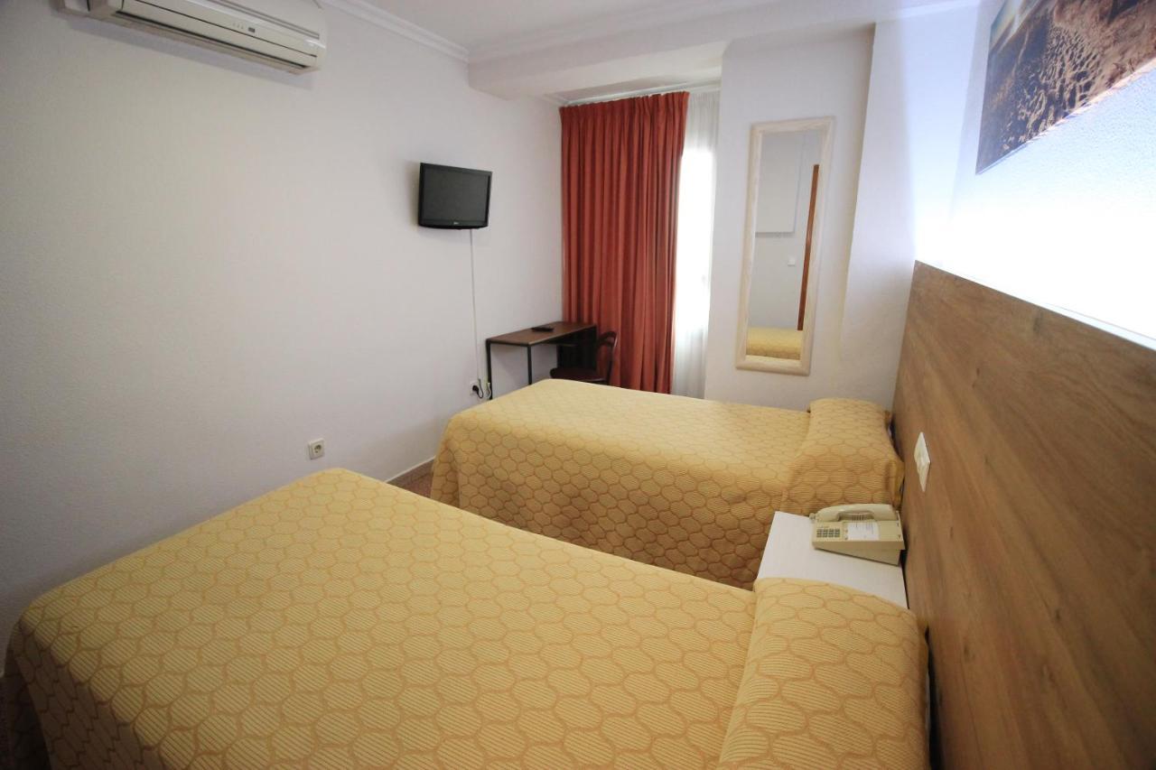 Hostal Pensimar El Altet Bagian luar foto