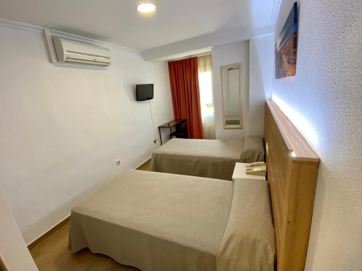 Hostal Pensimar El Altet Bagian luar foto