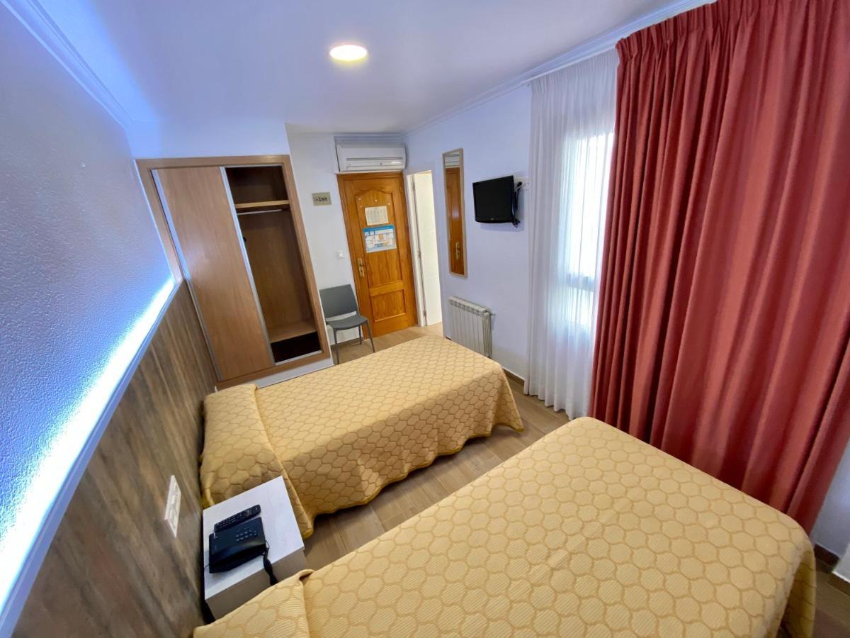 Hostal Pensimar El Altet Bagian luar foto