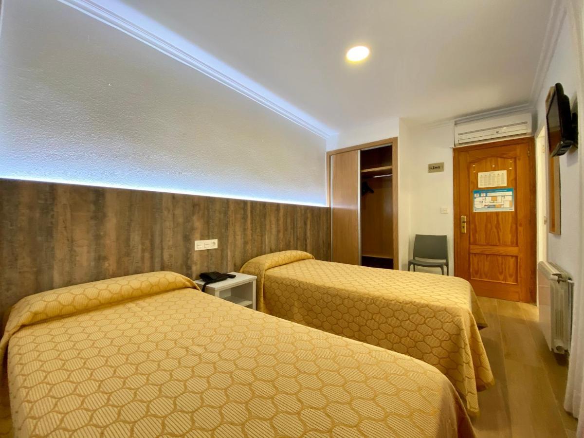 Hostal Pensimar El Altet Bagian luar foto